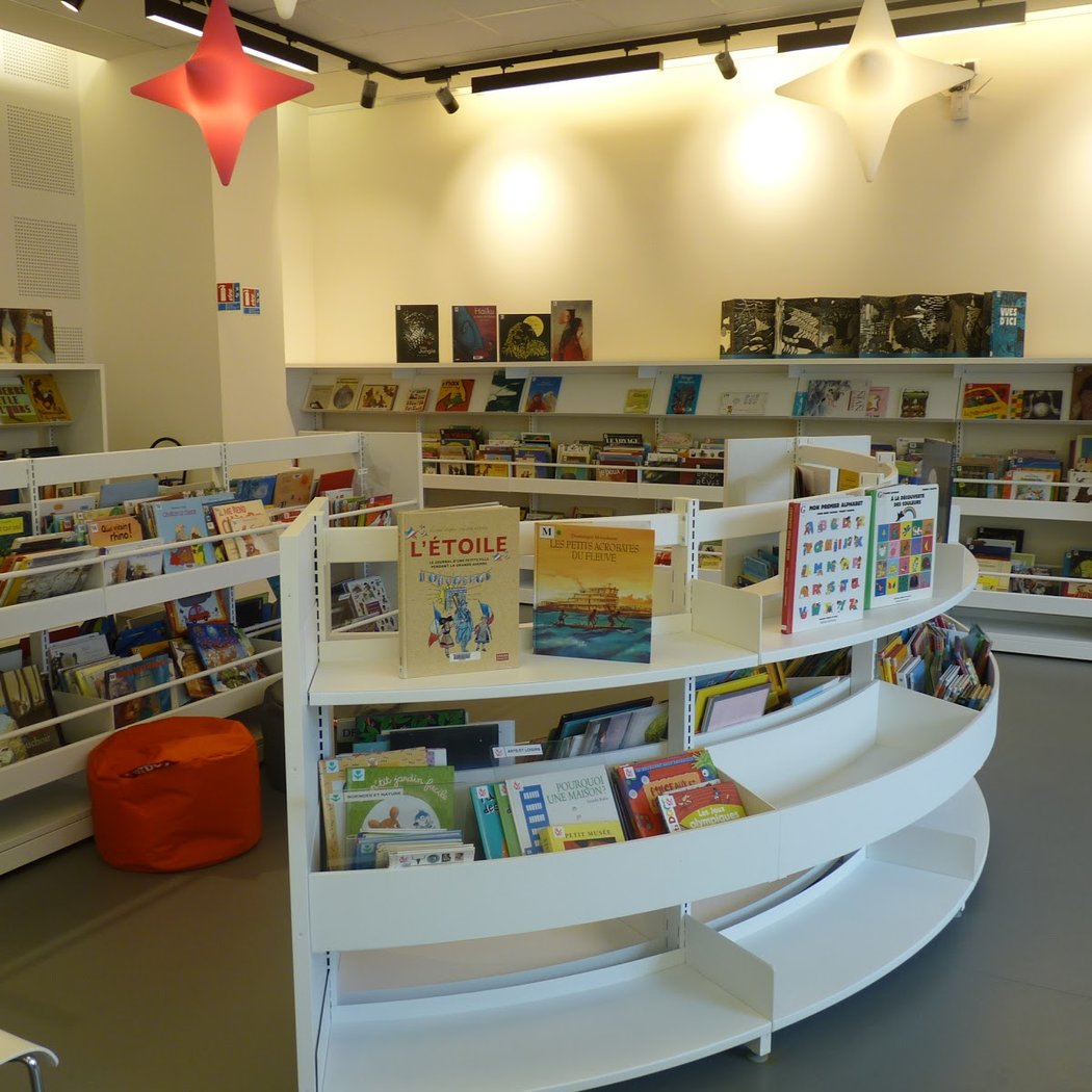Sèvres Library 1